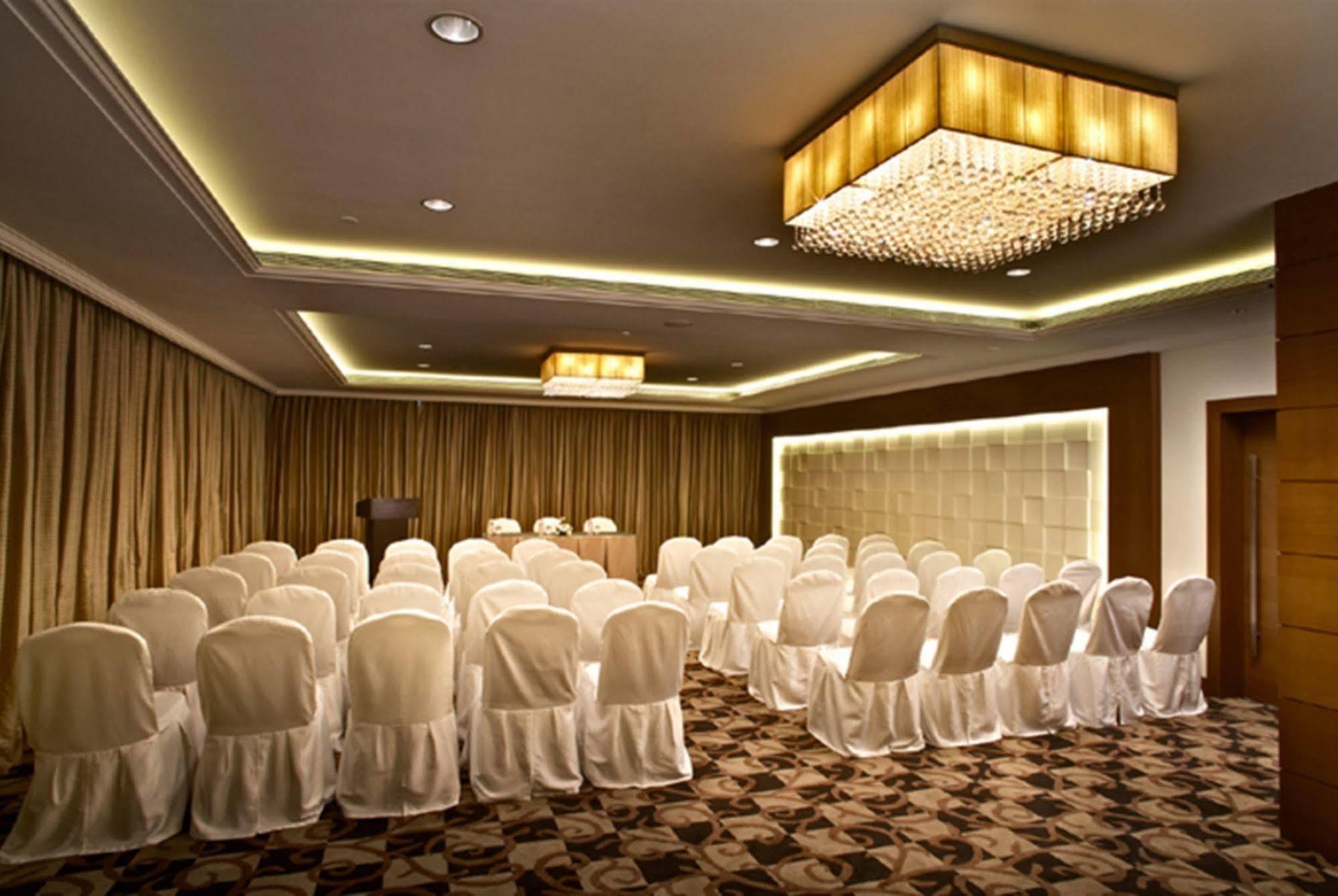Hotel Adarsh Hamilton Bengalúr Exteriér fotografie